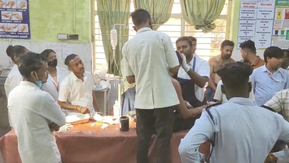 शिक्षक की हालत गंभीर